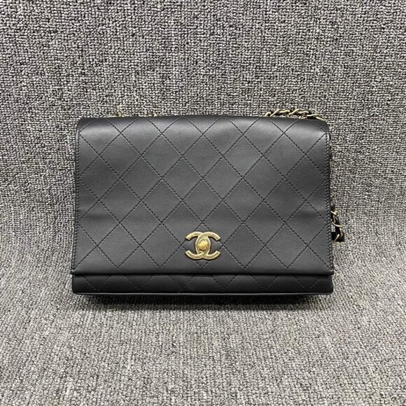 CHANEL Handbags - 100% Authentic CHANEL Leather Shoulder Bag